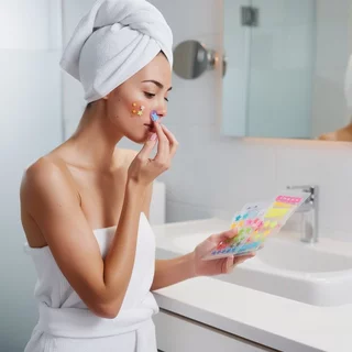 แผ่นแปะสิวรูปดาวสีสันสดใส Hydrocolloid Acne Cover Blemish Care ดูดซับอ่อนโยน 600 ชิ้น