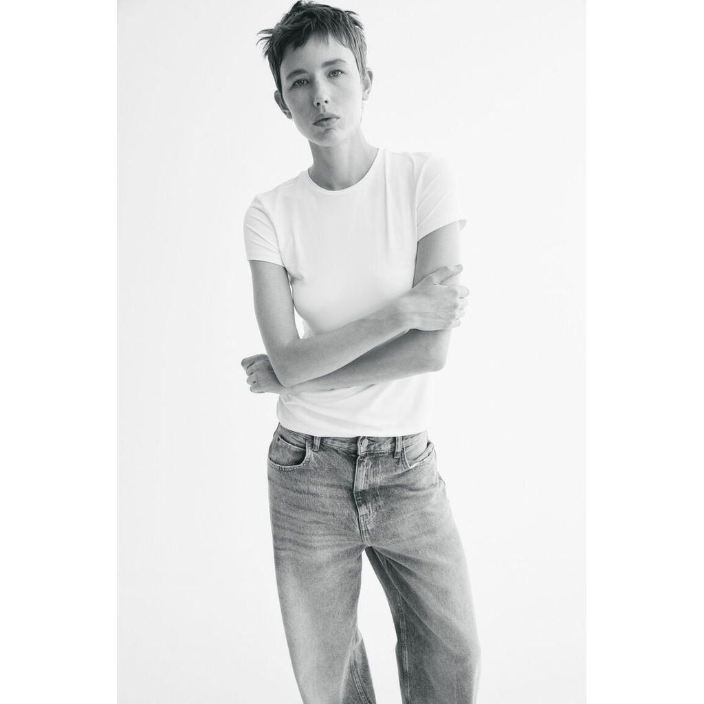 H&M(เอชแอนด์เอ็ม) เสื้อยืดไมโครไฟเบอร์ Slim Fit ผู้หญิง 1142908_4