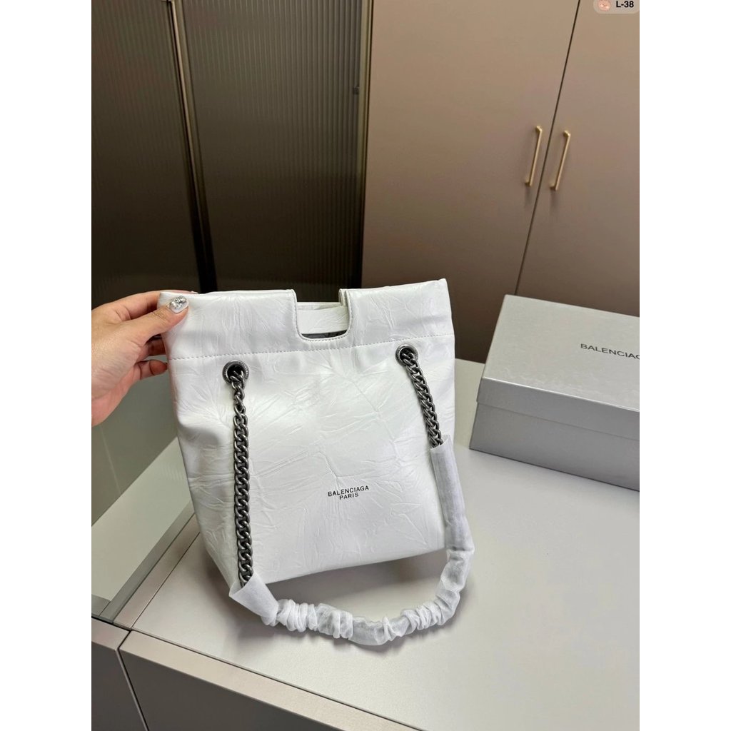 1: 1 AAA 丨 สุภาพสตรีสไตล์ใหม่ CRUSH Small Tote Bag Drawstring Bag Chain Bag Hand-held Single Underar