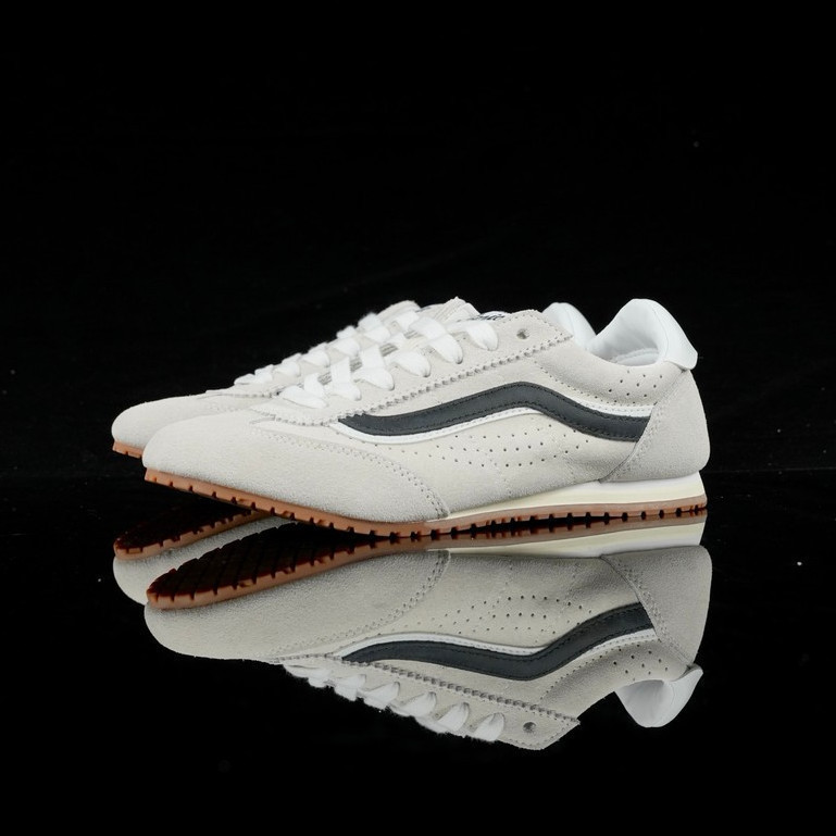 รองเท้าผ้าใบ Low-Top สีขาว Super LowPro