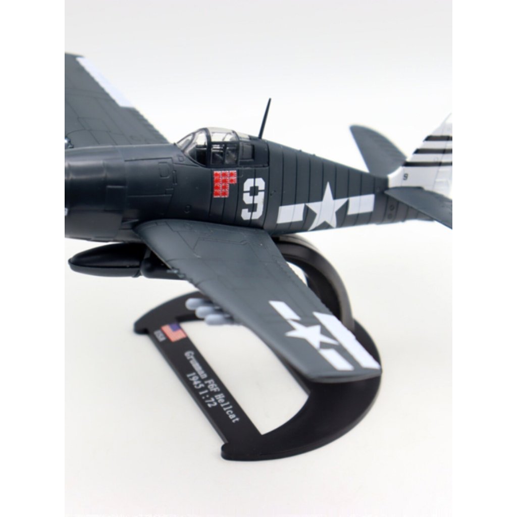 [โมเดลรถพร้อมสต็อก] 1/72 Grumman F6F Hellcat 1945 Grumman F6F Hellcat Fighter Model