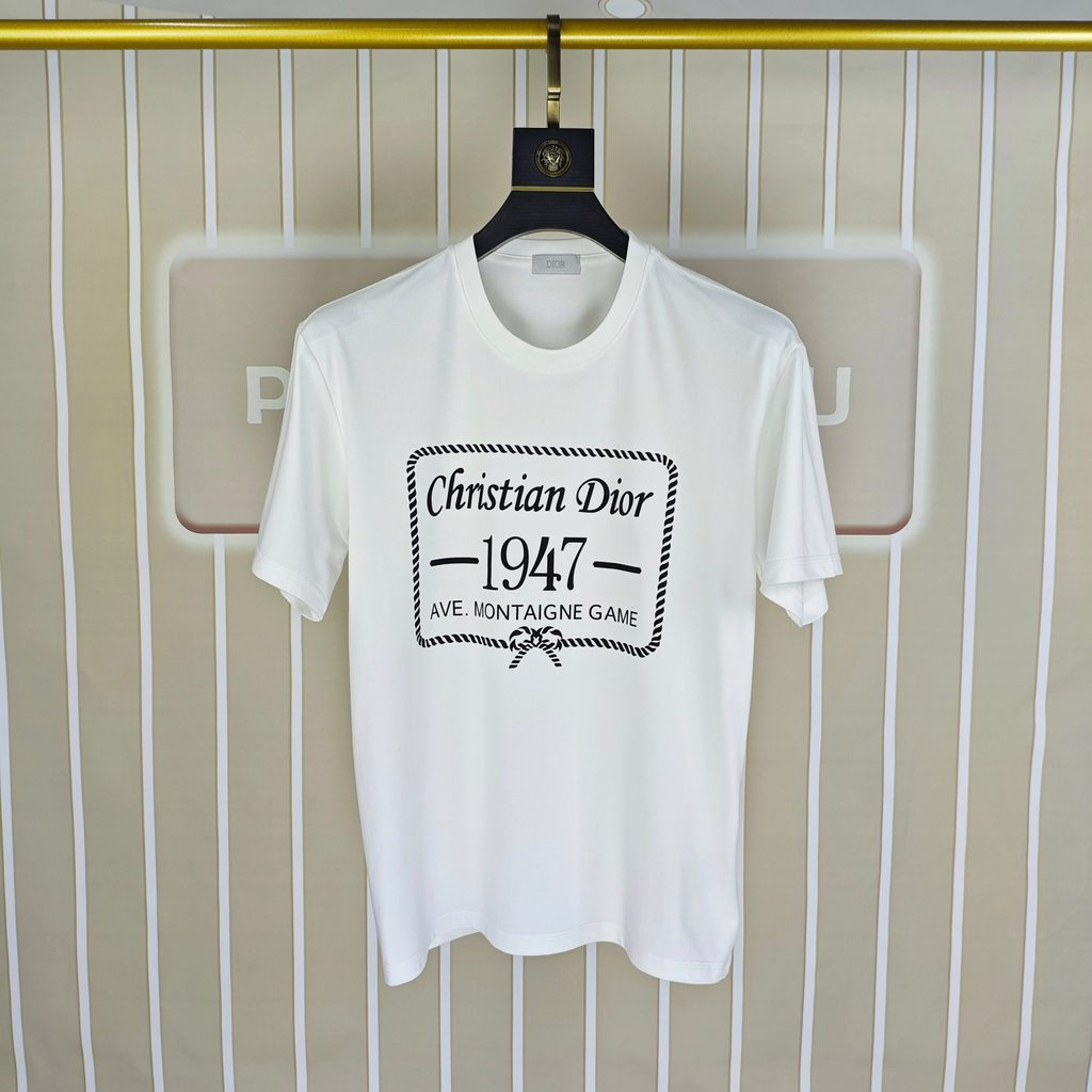 DIOR/DIOR/2026 คลาสสิกรอบคอแขนสั้นเสื้อยืดผู้ชายผู้หญิงสไตล์อินเทรนด์ขายร้อนสไตล์ Street สวมใส่หลวมข