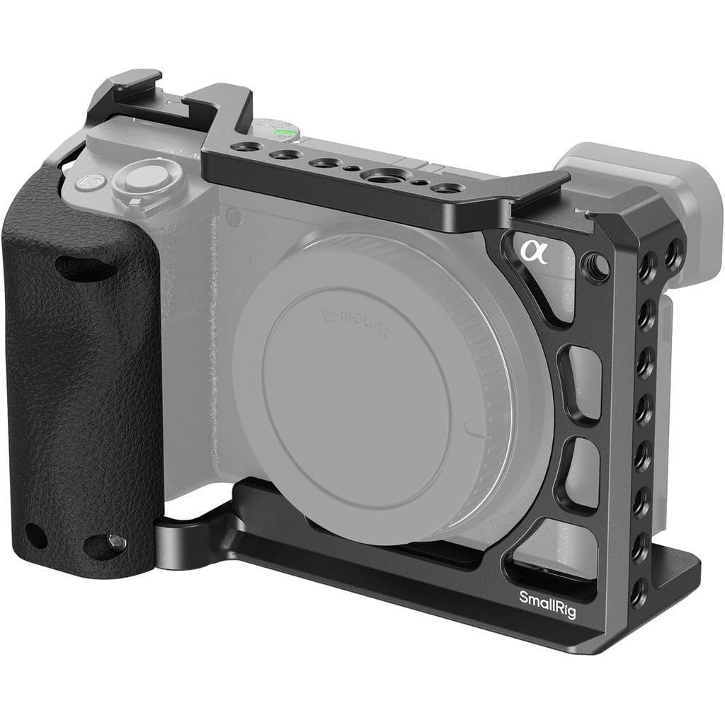 กรง SmallRig พร้อมด้ามจับซิลิโคนและรองเท้าเย็นสําหรับ Sony a6100, a6300, a6400-3164 TMWW