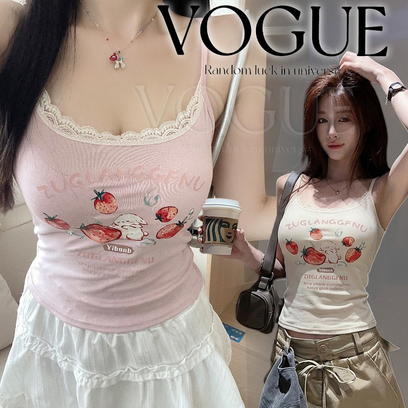 Vogue🌟พร้อมส่ง🌟 (FY2785#1) เสื้อสายเดี่ยวพิมพ์ลายสตอร์เบอรี่น่ารัก ขอบลูกไม้ มีฟองน้ำในตัว พรางหุ่น สไตล์หวานฤดูร้อน