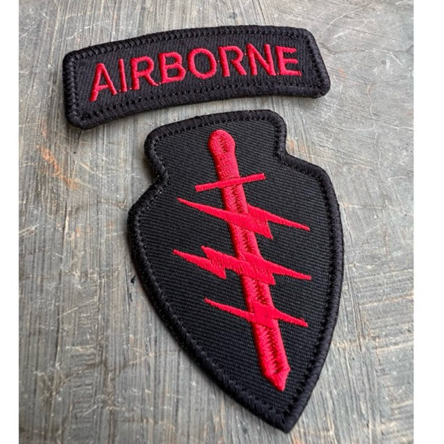 AIRBORNE FAIRBAIRN - SKY DAGGER พร้อม LIGHTNING BOLTS