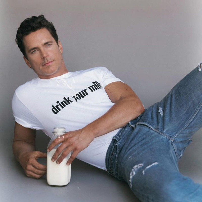 Fan Doujin Matt Pomo Peacock Jonathan Bailey สไตล์เดียวกันดื่มนมเสื้อยืดแขนสั้นผ้าฝ้ายแท้
