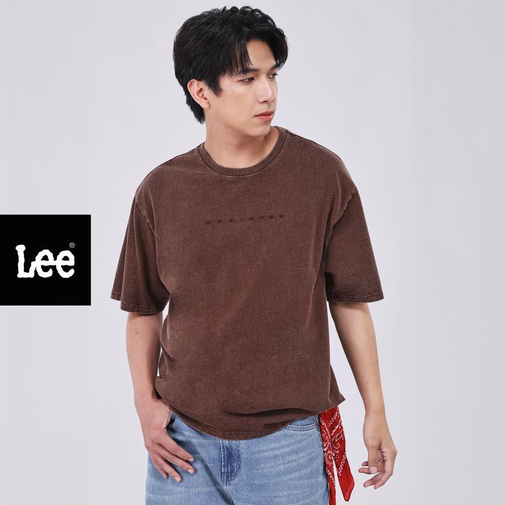 LEE เสื้อยืดแขนสั้นผู้ชาย Loose รุ่น LE S326MTSSN18 สีน้ำตาล