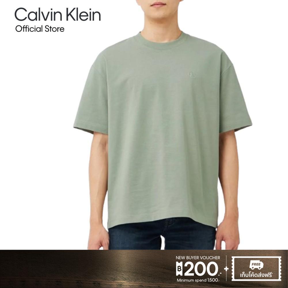 CALVIN KLEIN เสื้อยืดคอกลมแขนสั้นผู้ชาย Oversized Embossed Logo รุ่น 4RAB806 PEZ-สีเทา