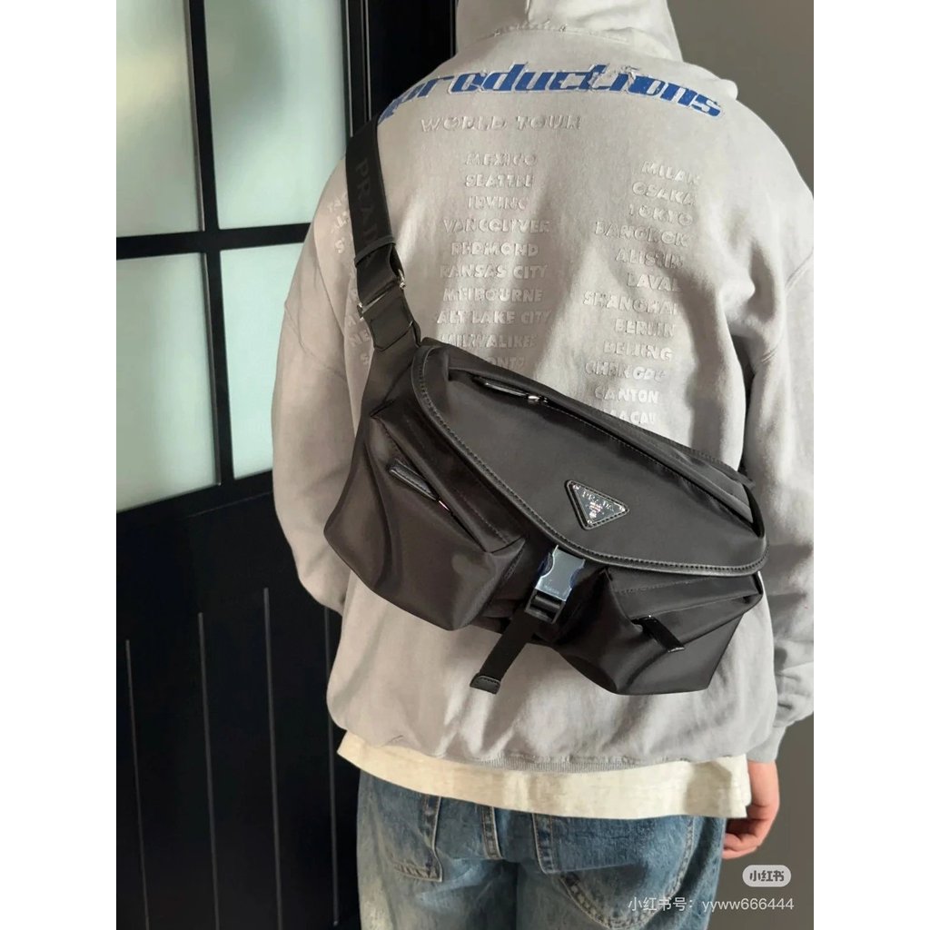 PRADA PRADA กระเป๋าสะพายข้าง Messenger