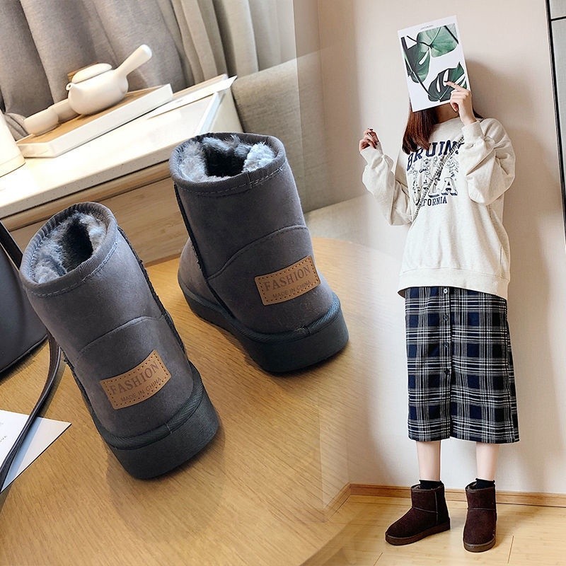 รองเท้าลุยหิมะกันน้ํามีขนสัตว์อบอุ่น เหมาะสำหรับฤดูหนาว ขนาดใหญ่ลื่น uggs