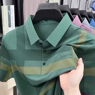 Chaistyle ผู้ชายเสื้อโปโล ระบายอากาศได้ดี ความรู้สึกเย็น คอพับ แขนสั้น ชุดคุณพ่อวัยกลางคน ลวดลายตัวอักษรเพชร หลวม