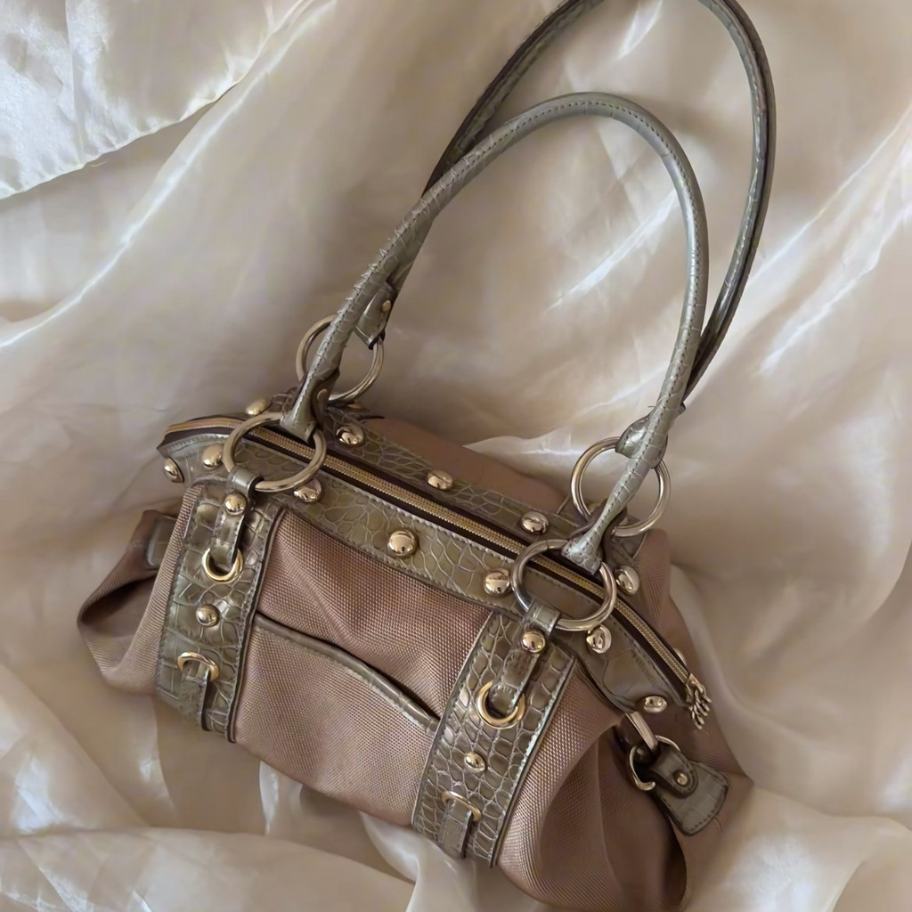 All-Match Retro Shoulder Bag Premium Texture Willow Nail Motorcycle Bag