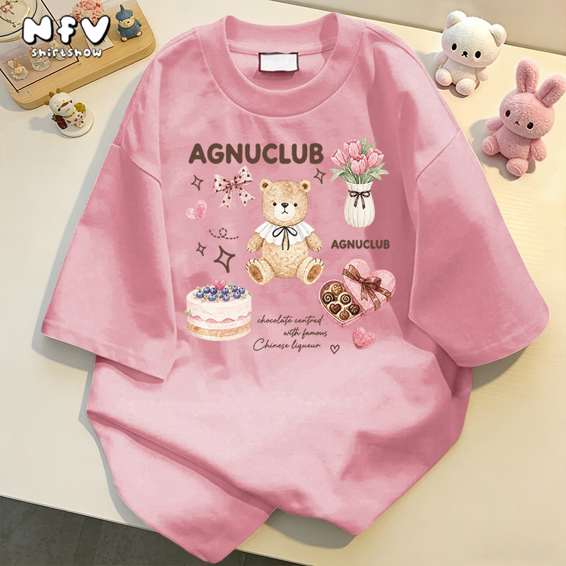 【จัดส่งตลอด 24 ชั่วโมง】NFV สไตล์เกาหลี แขนสั้น คอกลม เสื้อยืด ระบายอากาศ Oversized สะดวกสบาย ลายหมีการ์ตูน YG3399
