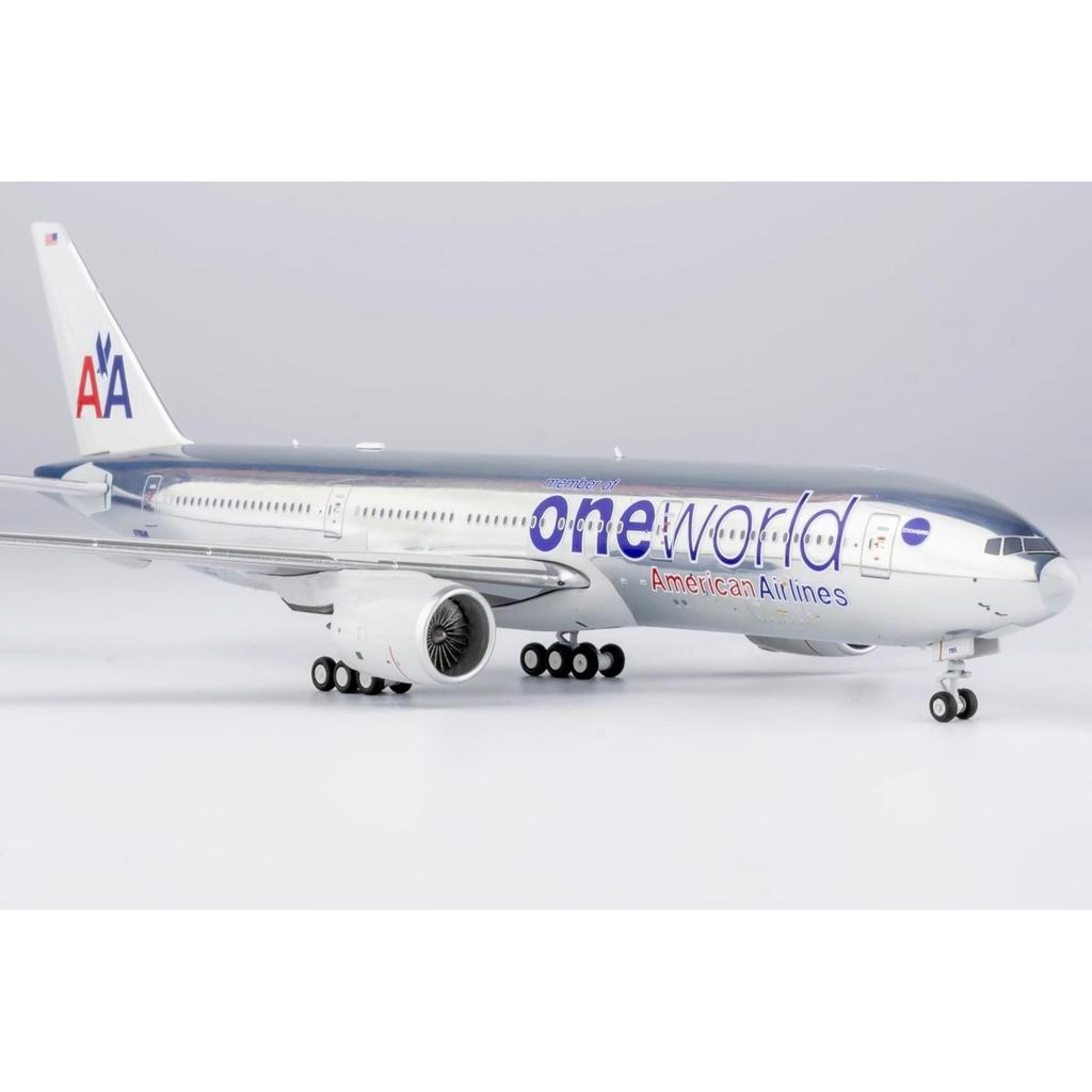 NG 72047 1/400 American Airlines Boeing 777-200ER N796AN Universal Family