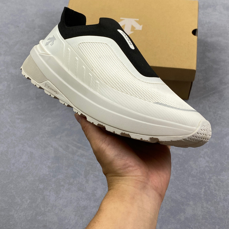 36-45 ขนาด DESCENTE CHRON PACER CVS Retro น้ําหนักเบาสวมใส่ Low-Top Life Casual รองเท้า 9.1 I5KF