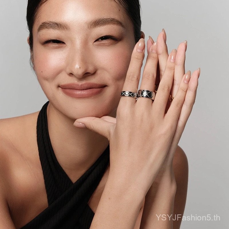 แหวนดีไซน์เรียบหรู ลายเพชรคลาสสิค สไตล์มินIMALIST ผสมทองและเงิน สำหรับโอกาสพิเศษและการสวมใส่ทุกวัน