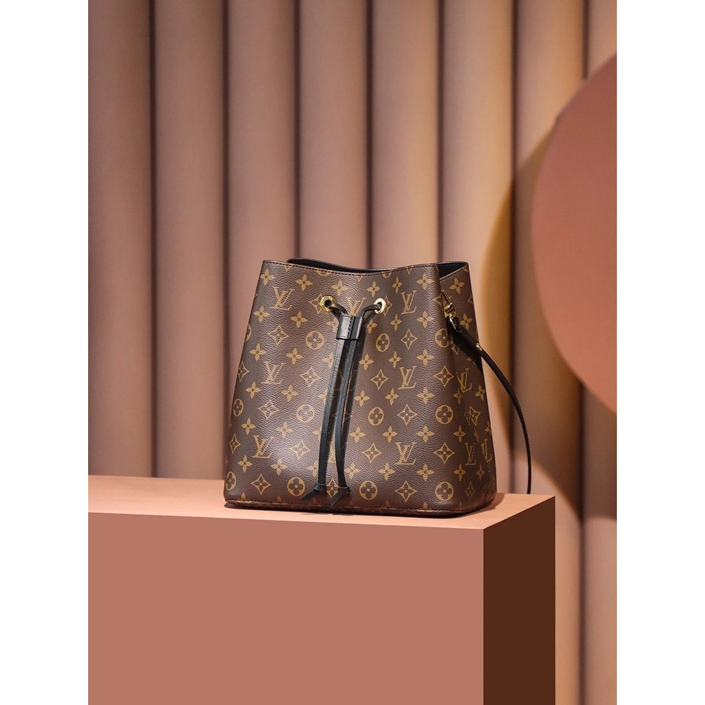 Louis Vuitton Classic M44020 Hika ย่านเริ่มต้นของคอลเล็กชัน