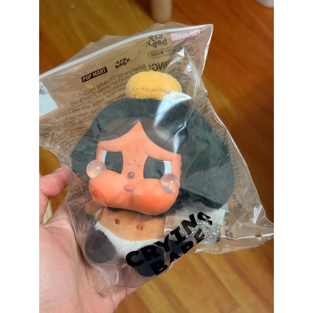 ((สินค้าของแท้ พร้อมส่ง) Pop AM RT Pop Mart CRYBABY Crying babe Crying Babe Series จี้ตุ๊กตาไวนิล ทา