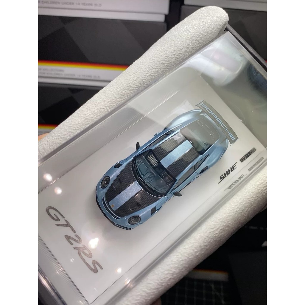 [สต๊อกพร้อมกําพร้า] SUHE 1/64 Suzhou GT SHOW Limited Edition Porsche 911 GT2RS Ice Blue Color Carbon