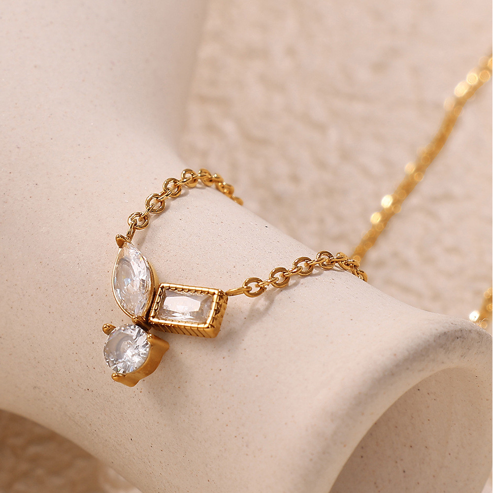 สร้อยคอมีความเข้าได้กับทุกสไตล์ สแตนเลสชุบทองคำ 18K ฝังเพทายหรูหรา เครื่องประดับสำหรับ 여성 MU3M