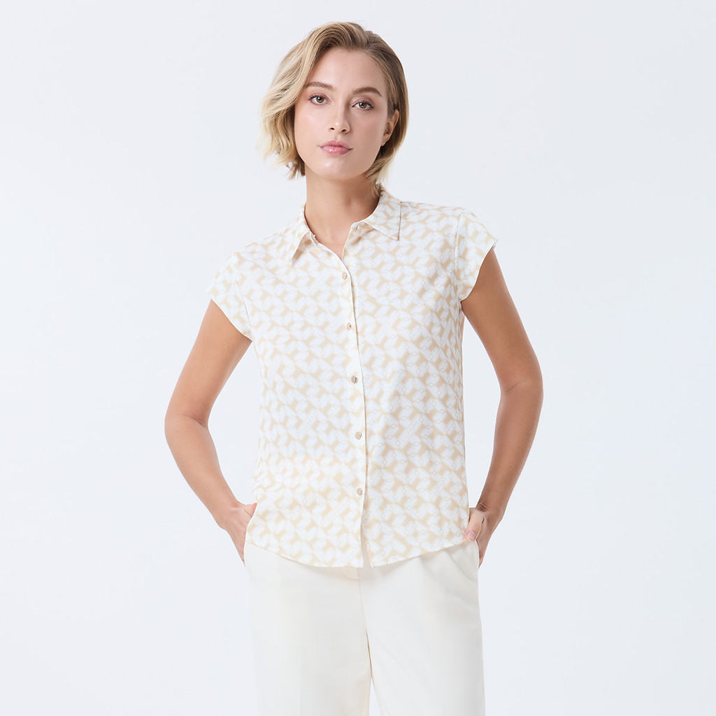 ESPADA เสื้อเชิ้ตแขนสั้นลายจีโอเมตริก ผู้หญิง สีเบจ | Geometric Print Short-sleeved Shirt | 05088