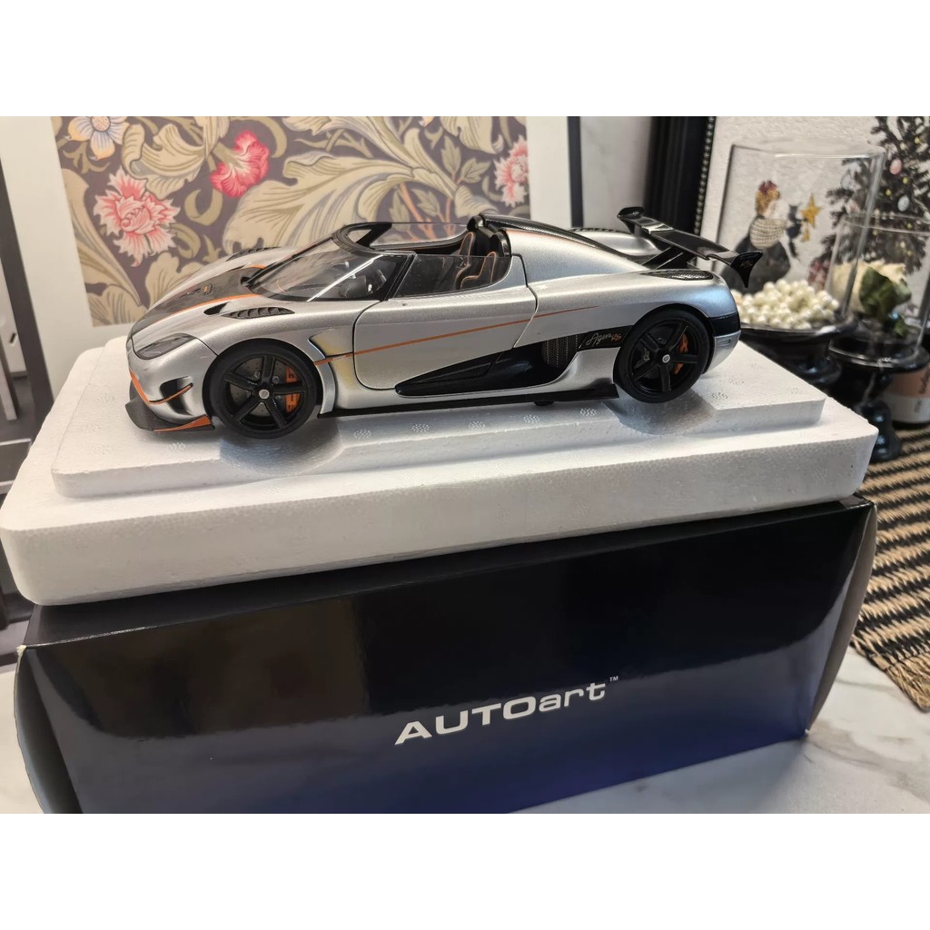 AUTOart 1/18 Koenigsegg Agera (หากมีคําถามไหนกรุณาสัมผัสฟรีฝ่ายบริการลูกค้าออนไลน์)