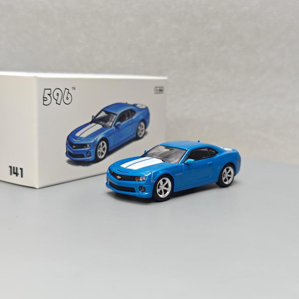 596 1: 64 Camaro Camaro-Camaro (พวงมาลัยน้ําเงินขาว) 141