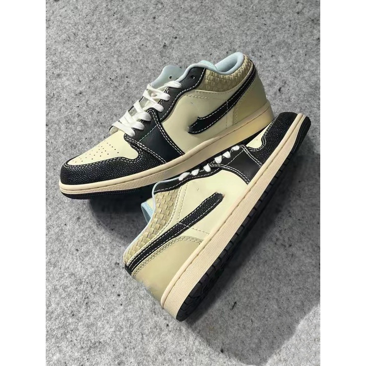 [พร้อมฟรี] BVSPORT UA Mens Shoes Fashion Style J1 Low-Top Coconut Milk Black Rubber Sports