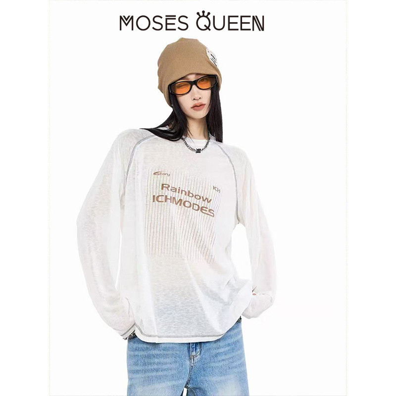 MOSESQUEEN تيشيرت نسائي بأكمام طويلة بطباعة حروف — صورة 5