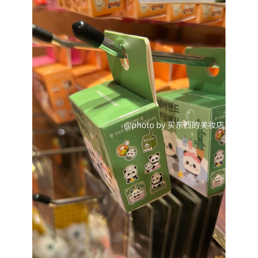 เกาหลี Direct Mail Everland Fubao สินค้า Daigou Big Panda ของที่ระลึกแกะกล่อง Panda Badge Mystery Bo