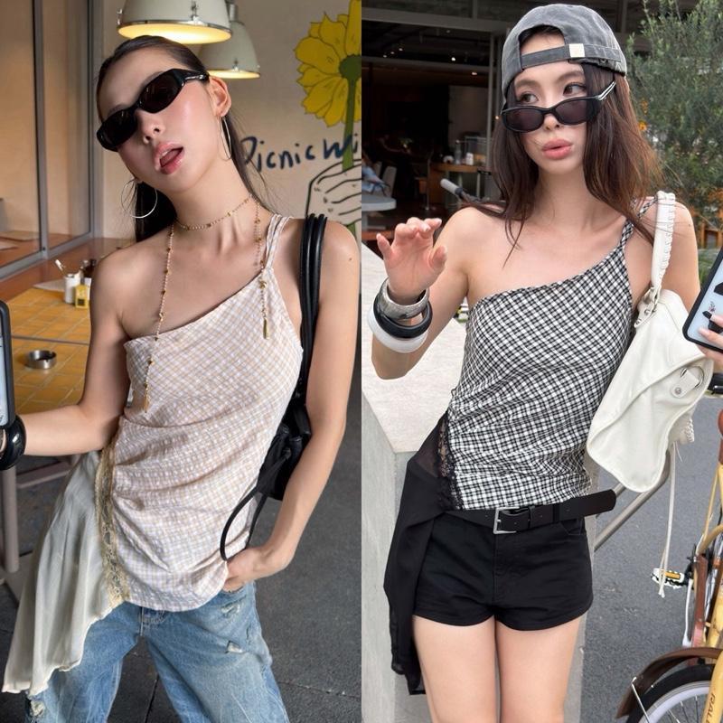 BY0630 เสื้อสายเดี่ยวเบี่ยงคอลึก แต่งชายชีฟอง benly co