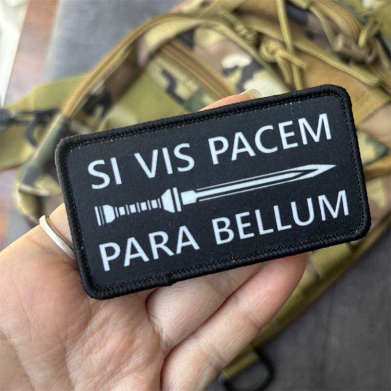 ยุทธวิธี SI VIS PACEM PARA BELLUM พิมพ์ Patch บนเสื้อผ้า Morale Badge Hook Loop Patch กระเป๋าเป้สะพายหลังสติกเกอร์