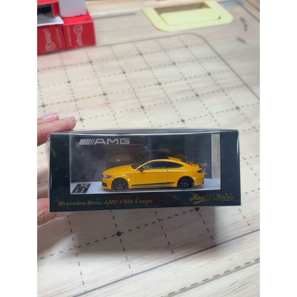 [คลังสินค้าพร้อม Orphan] Howie รุ่น 1/64 Mercedes-Benz AMG C63s Coupe สีเหลืองยี่ห้อใหม่ยังไม่ได้เปิ