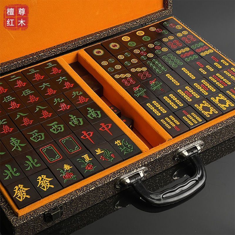 ชุดเต็ม Red Rosewood Mahjong Mahjong Laos Mahjong แกะสลักครอบครัว Hand Rubbed Mahjong ของขวัญประณีตช