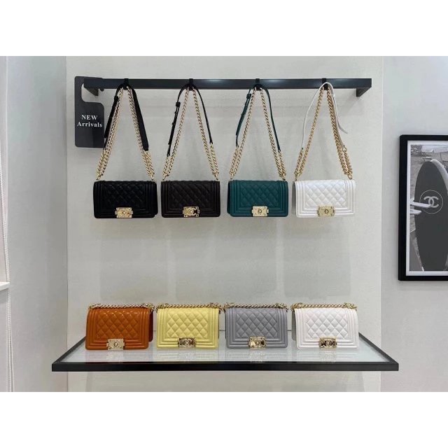 กระเป๋าสะพายสายโซ่ CHANEL