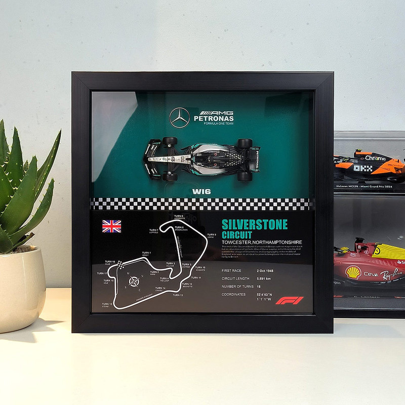 F1 Mercedes-Benz W16 George Russell สวยงามจําลองสูงรุ่นแข่งรถติดตามพื้นหลังตกแต่งผนังแขวนภาพจิตรกรรม