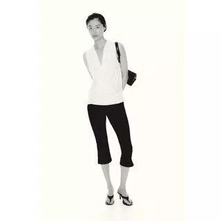 H&M(เอชแอนด์เอ็ม) เสื้อท่อนบนแขนกุดดีไซน์พันผ้า ผู้หญิง 1348799_1
