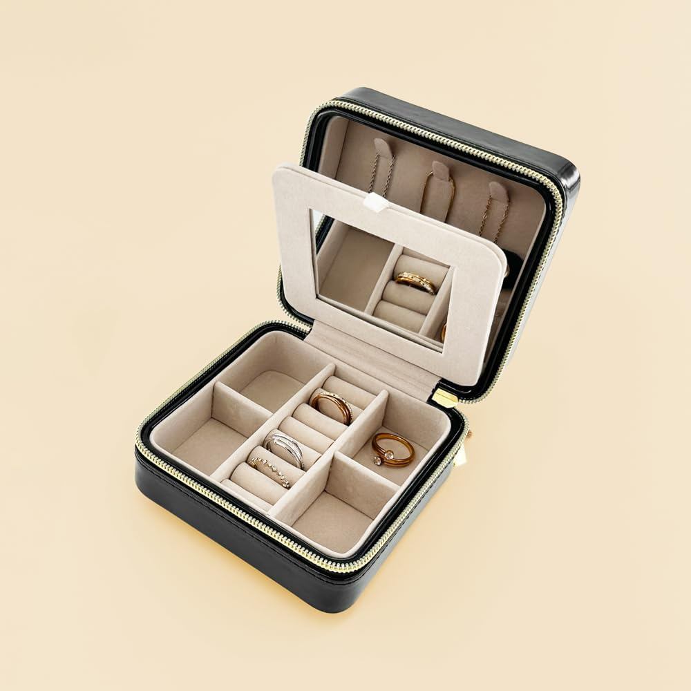 Brouk & Co Pearl Travel Jewelry Case ()