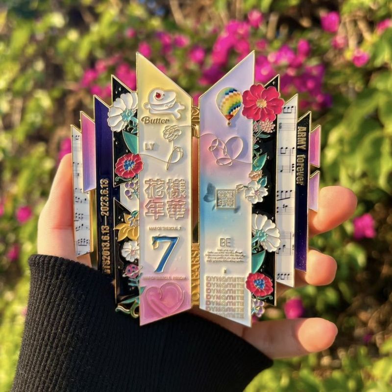 BTS BTS 10th Anniversary ป้ายโลหะอุปกรณ์ต่อพ่วงของขวัญของสะสมของที่ระลึกมูลค่าสูงสําหรับแฟน 0818