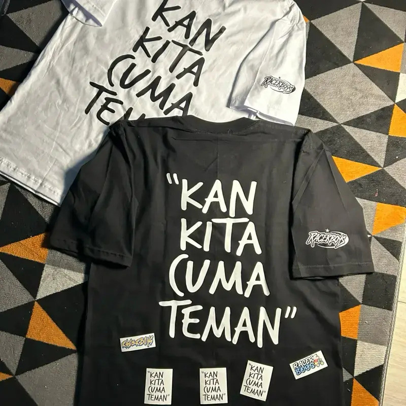 Distro T-Shirt 24S 200 GSM Mens and Womens Emo Writing Motif "What We Are Just Friends" เสื้อยืดลําล