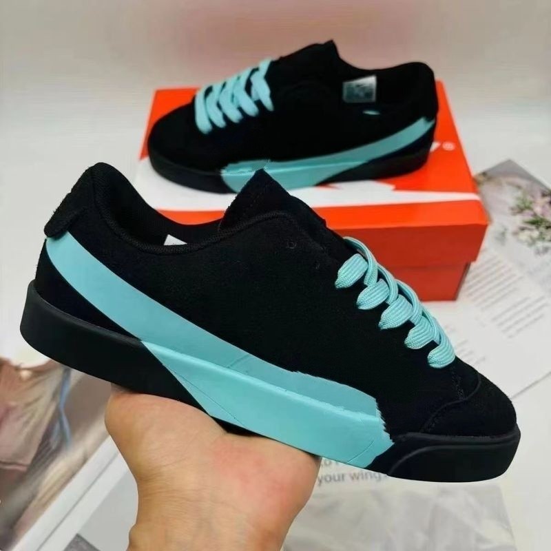 รองเท้าผ้าใบ Pioneer มูลค่าสูง Low-Top Fur สีดําสีขาวตะขอใหญ่ผู้ชายผู้หญิงสไตล์รองเท้าผ้าใบคู่