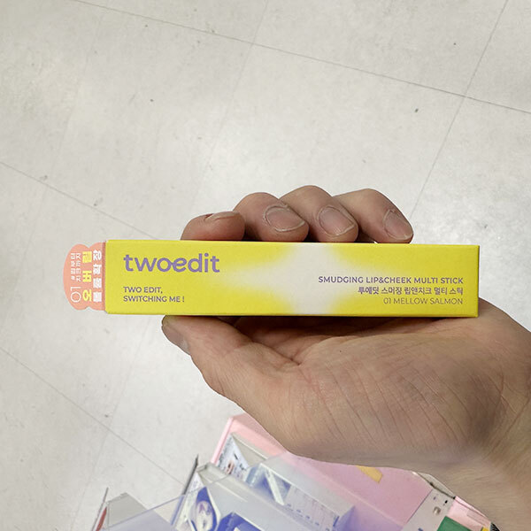 Tuedit Smudge Lip & Cheek Multi Stick 01 Melow Salmon 1060653