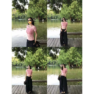 MOSESQUEEN มอสเนสควีน เสื้อยืดแขนสั้นพิมพ์ลายตัวอักษรสีชมพูเปิดด้านหน้าสําหรับฤดูร้อนสไตล์สาวฮอตเสื้อแขนสั้นทรงเตี้ย #63950