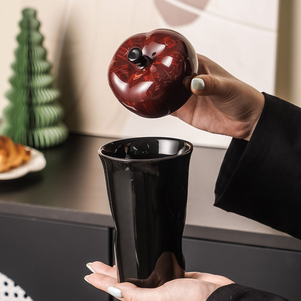 Niche Creative เซรามิคถ้วยโฮมออฟฟิศ Apple Shape ถ้วยฝาปิดตลกถ้วยดื่มของขวัญ 9FEB