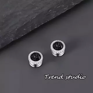 ต่างหูแบบหนีบระยิบระยับ มีให้เลือกหลายสี และสามารถสวมใส่ได้โดยไม่ต้องเจาะหู สไตล์วัยรุ่นและทันสมัย