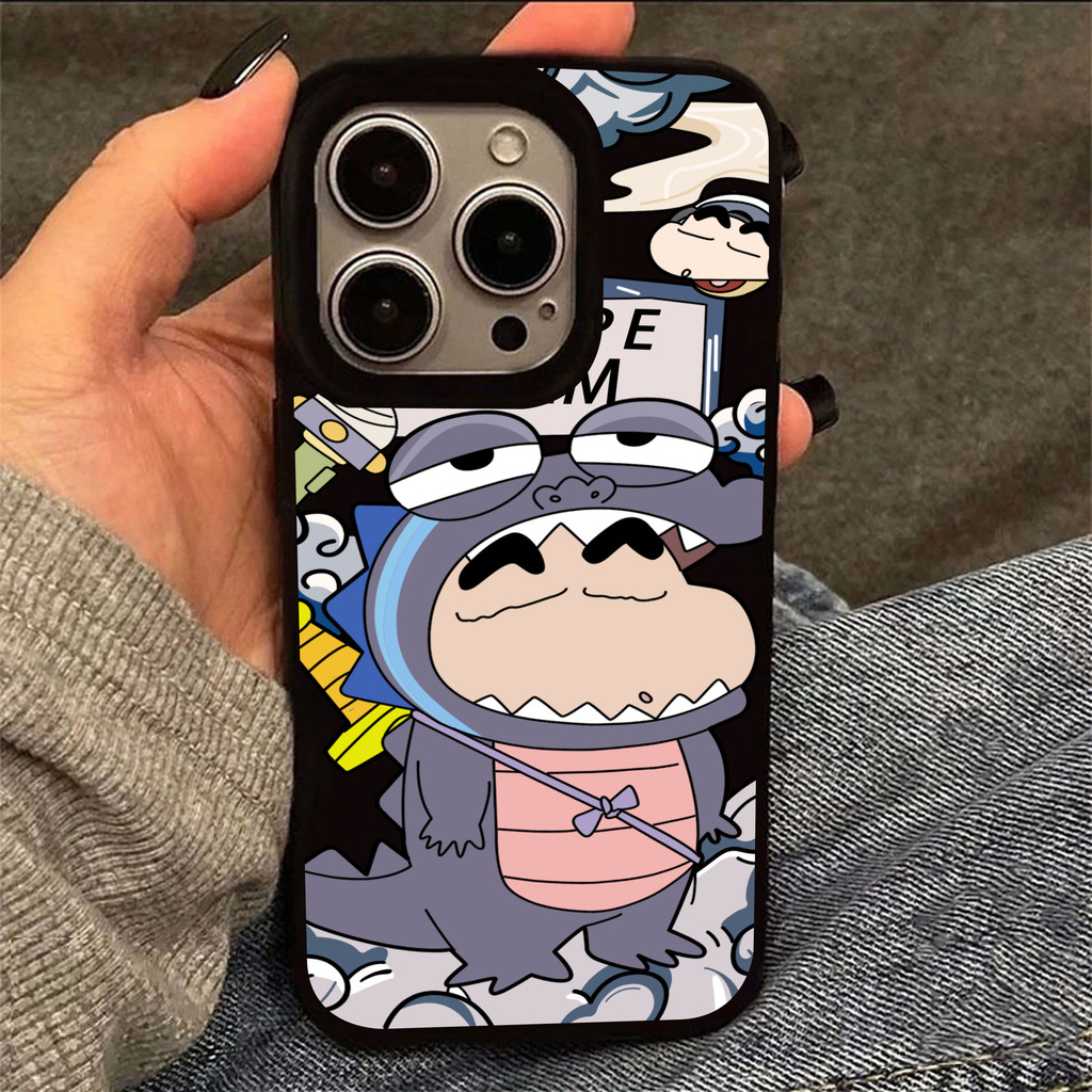 เคสไอโฟน 13 15 11 17 16 12 14 ProMax ลายชินจังชุดจระเข้บนเมฆ 7 8Plus XR X XS Max
