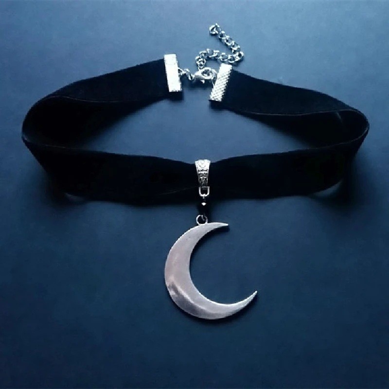 [Amethyst Wish Shop] Silver Crescent Moon Pendant Necklace Charm Gothic Magic Punk Jewelry ของขวัญสร้างสรรค์ [ใช้ในบ้านทุกวันสินค้าพร้อมสต็อกที่เลือก]