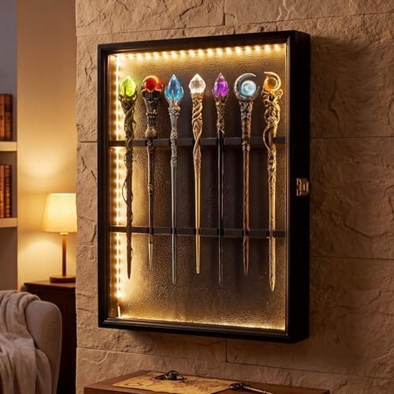 Colingmill Magic Wand Display Case พร้อมไฟสําหรับ 7 ไม้กายสิทธิ์,ล็อคไม้ Wand Holder Wall Mount แนวต
