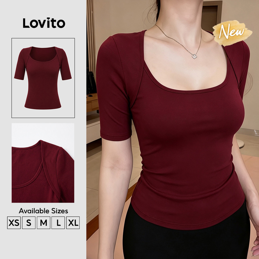 (New Arrival) Lovito เสื้อยืดผู้หญิงสีเบอร์กันดี แขนสั้น คอเหลี่ยม ดีไซน์เส้นโครงสร้าง สีพื้น สไตล์ล