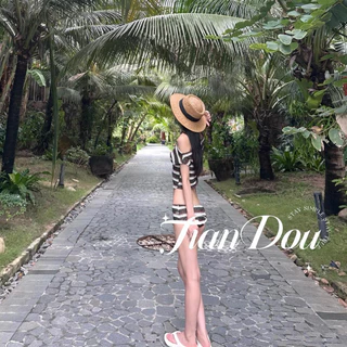 ชุดว่ายน้ำ Retro สไตล์หรูหรา ชุด Bikini สี่ชิ้น เซ็กซี่สำหรับริมทะเลและสระว่ายน้ำ